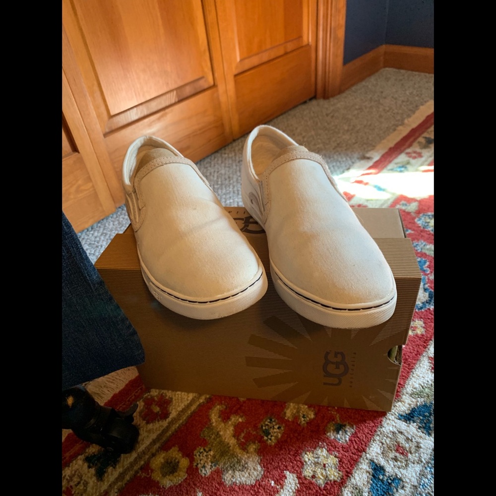 UGG Sneakers